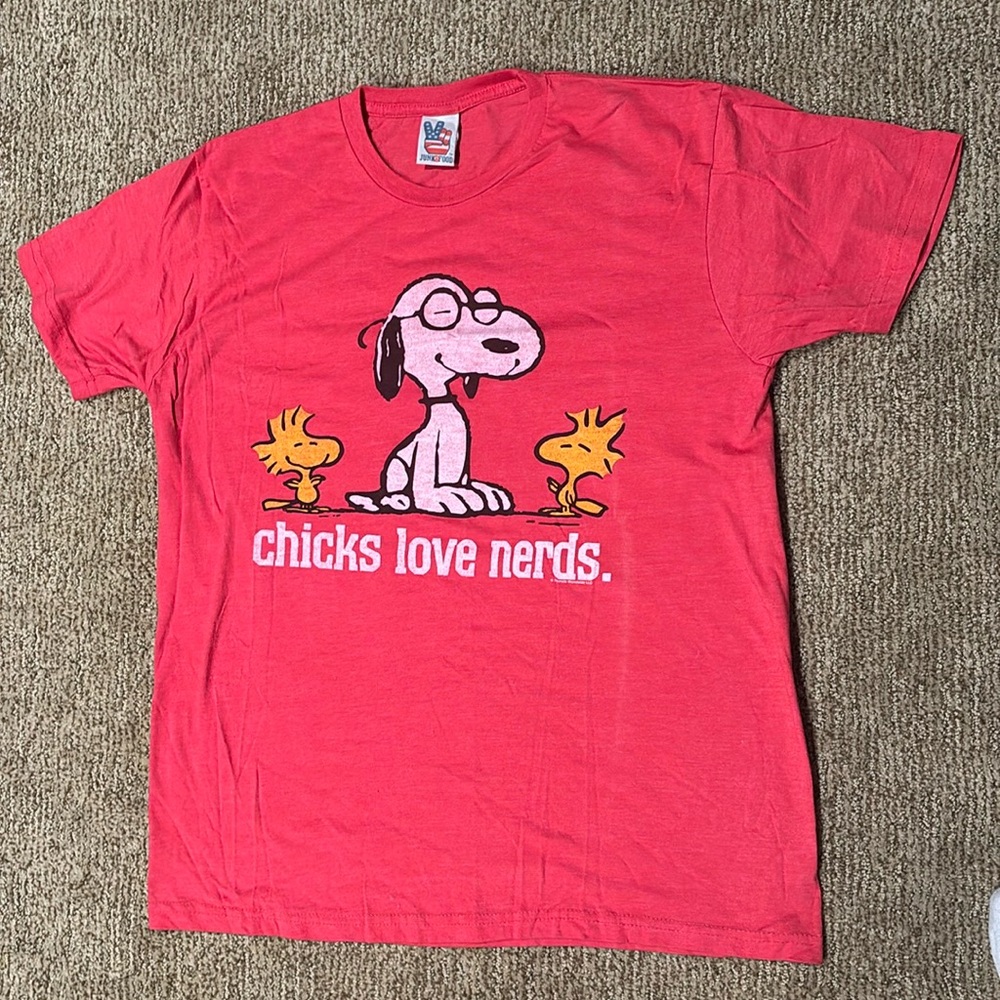 Junk Food Clothing Red Snoopy 'Chicks Love Nerds' T-Shirt XL